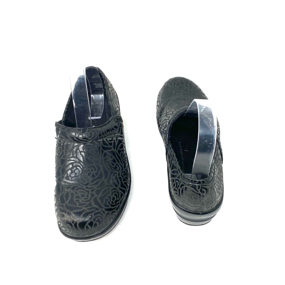 Spring Step Clogs - image 8